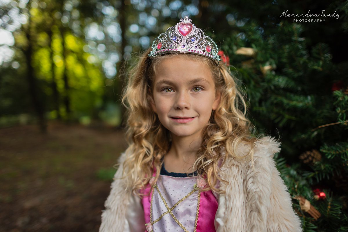 AlexTandyPhotos's tweet photo. What would your children love to wear to a photoshoot? #photographer #bodicote #banbury #adderbury #deddington #bloxham #oxfordshire https://t.co/HanXzaLR0k