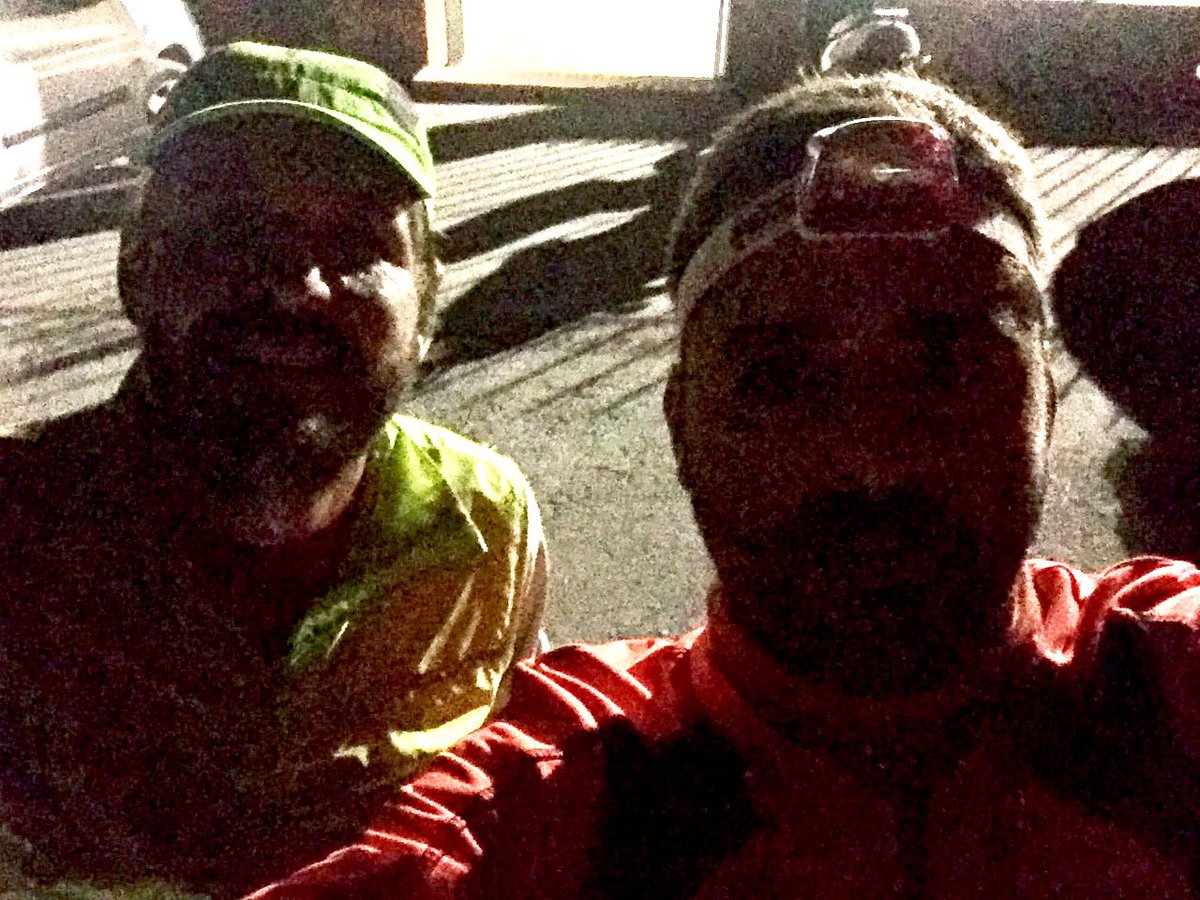 DaniMatas_'s tweet photo. #YoElegiCorrer con el legendario ultrarunner @gines_soto 13K esta noche.Como no podía ser de otra manera,el mejor rato del día #AmigoKit 😘👌🏼 https://t.co/EjkRZ8c5cP