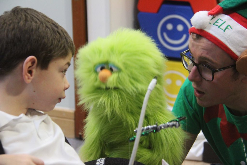 xmasforkids's tweet image. Awesome day! Here&apos;s Team Harry in action @ChaileyHeritage hospice :) #puppetpower #C4K2016