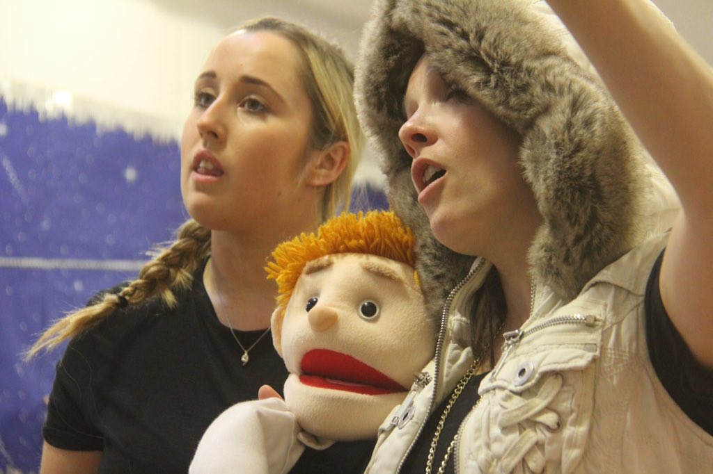 xmasforkids's tweet image. Awesome day! Here&apos;s Team Harry in action @ChaileyHeritage hospice :) #puppetpower #C4K2016