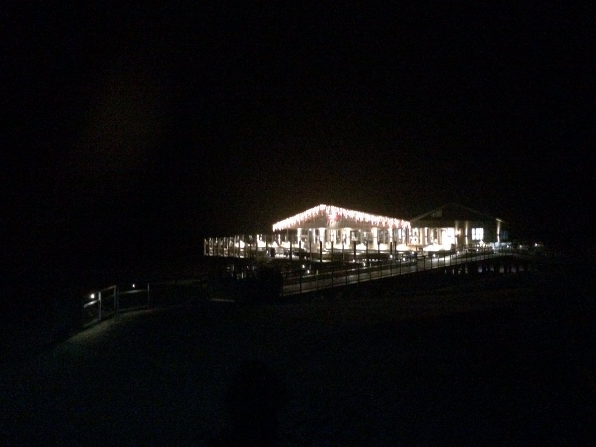 Strandtent #sjoerdameland licht op aan zee bij #nes #ameland