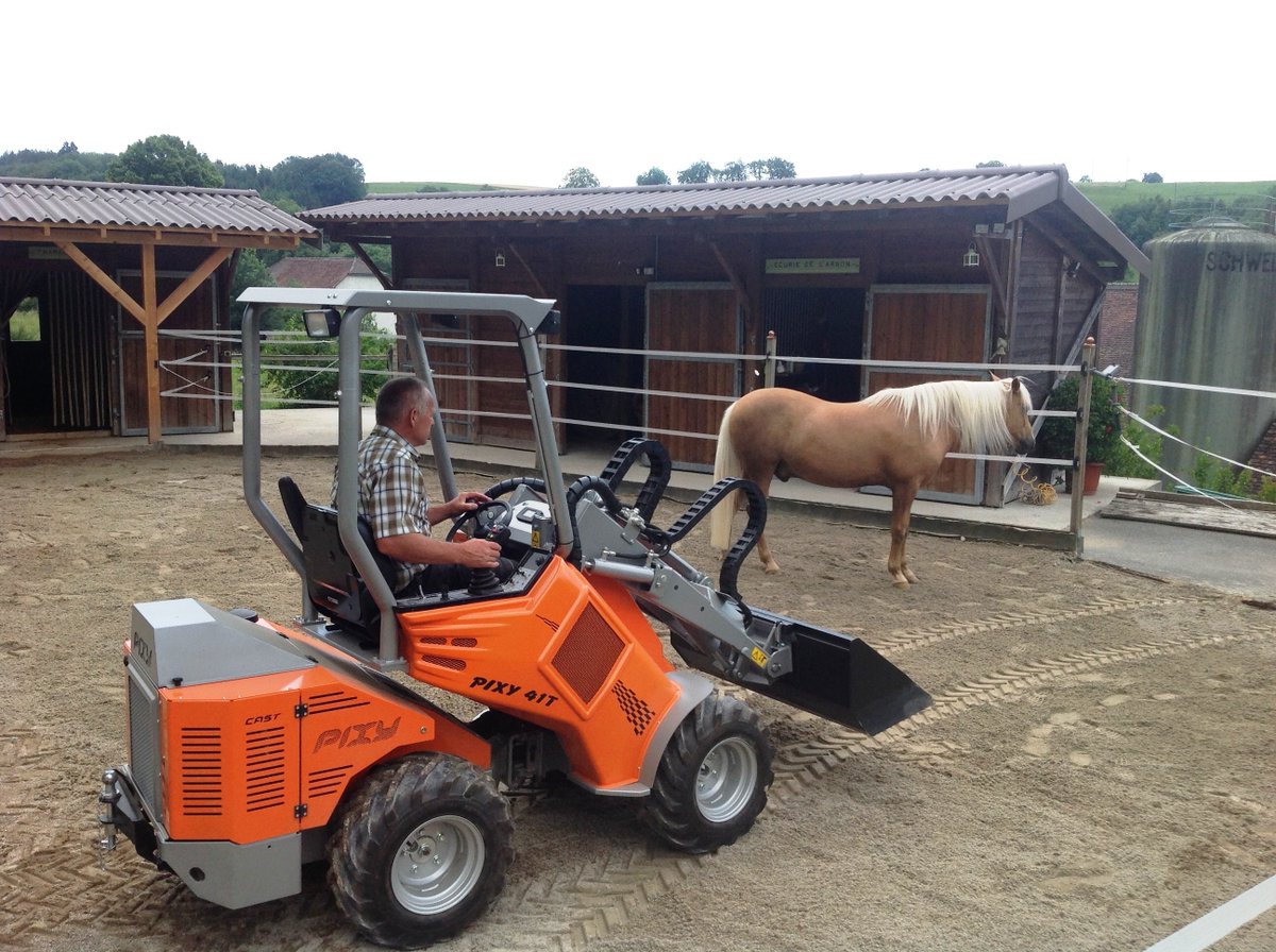 castloaders's tweet photo. 41T working hard in an equestrian yard over a ton lift over 100 attachments for many jobs collin@castloaders for a demo. https://t.co/4JGAU50phL
