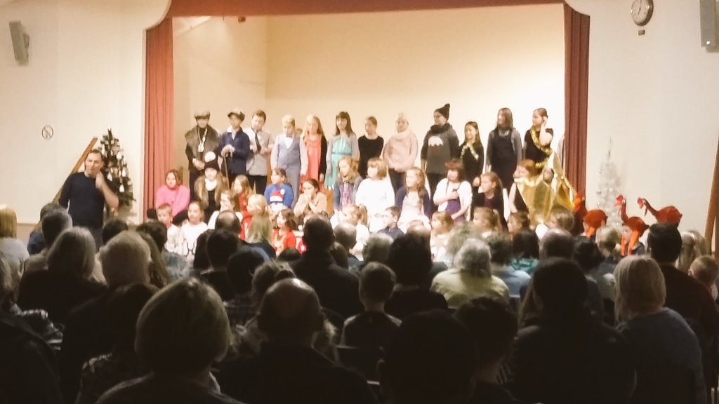 Diolch i Greg, Beci, Natalie a Gemma am gyngerdd hyfryd @YsgolGyL  M&amp;G wedi mwynhau mas draw. Da iawn blant. A'r twrcwns yn sêr bach!