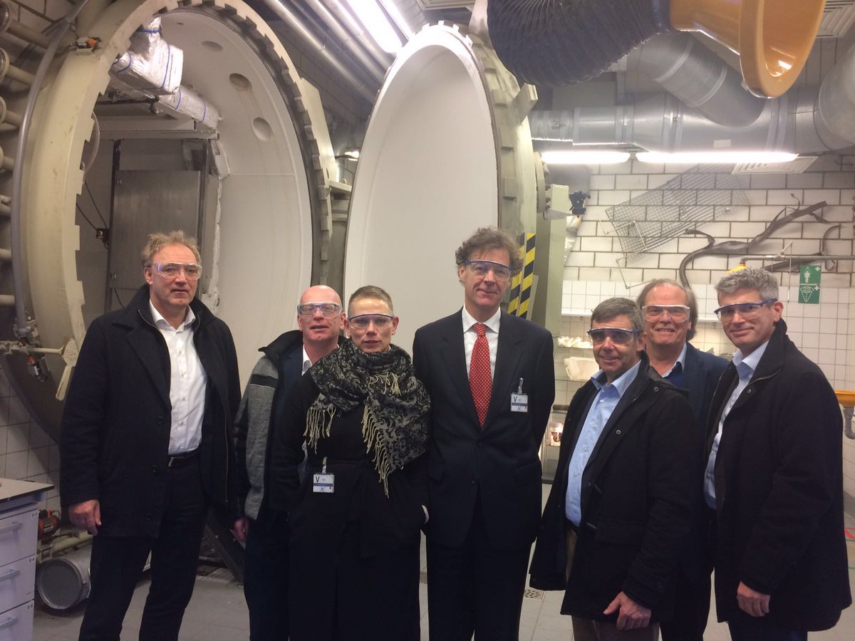 RonSintNicolaas's tweet photo. Bezoek veiligheidslab #DOIC Open Innovation Centre @JasperWesseling @EzMinisterie #samenwerking @AkzoNobel @DeventerGem @ProvOverijssel https://t.co/yZRSSpS6Sn