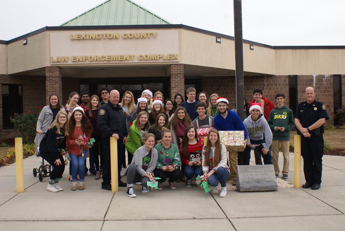 LucasClamp's tweet photo. Candy Canes for Cops - Do Good December @RBHSGators @LexingtonOne @LCSD_News https://t.co/Jn5Tssb38F