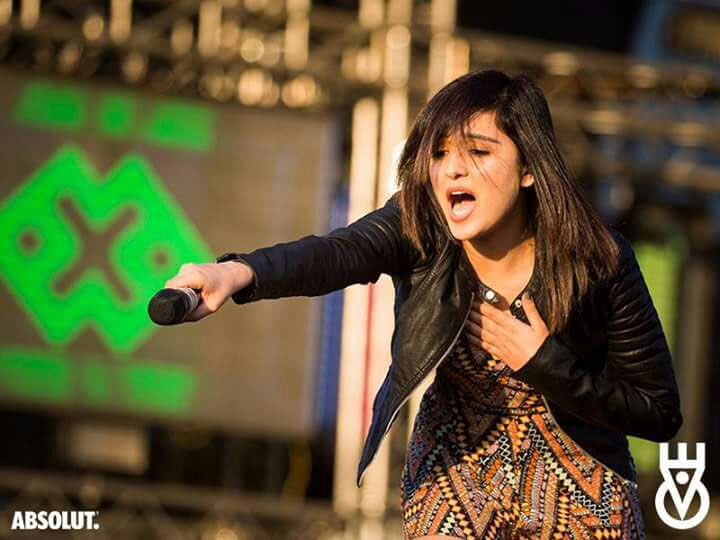 DevrajSanyal's tweet photo. This young little, not so little artist @ShirleySetia blew everyone's mind on #TheTerraStage @EVCIndia. #AEVC16 @Saavn @aamby_valley https://t.co/h0PqQaihFM