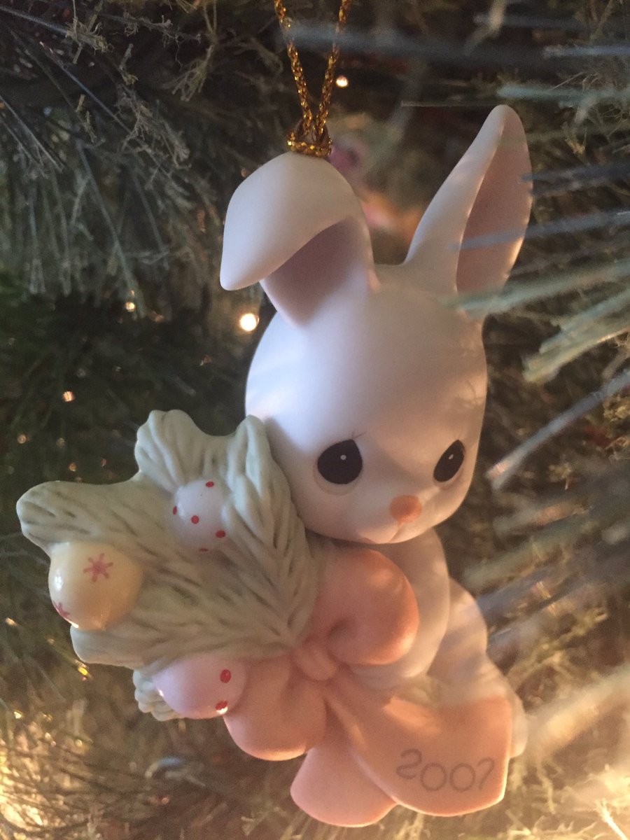 Thump_Bolt's tweet image. Day 21: 🎶precious moments, special people, happy faces, I can see 🎶 #homealone #somewhereinmymemory #RabbitsofChristmas