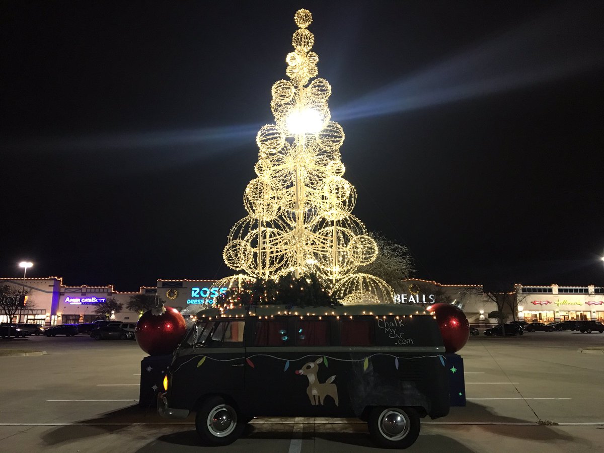 chalkmycar's tweet photo. #christmasbus #vwbus #chalkmycar #grapevinetx https://t.co/ZRgQi9io6M