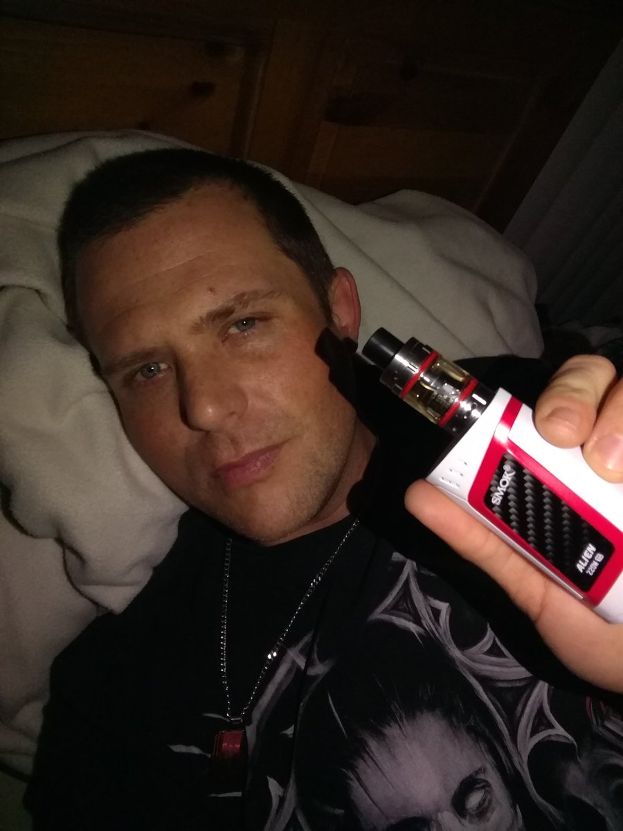 RenellOdum's tweet photo. What up #VapeFam  just wanted to say Goodnight before I go to work in 3 hours. Hope I don't get abducted by a alien. #Smok # vape #Calipunk https://t.co/GklYLKTqLq