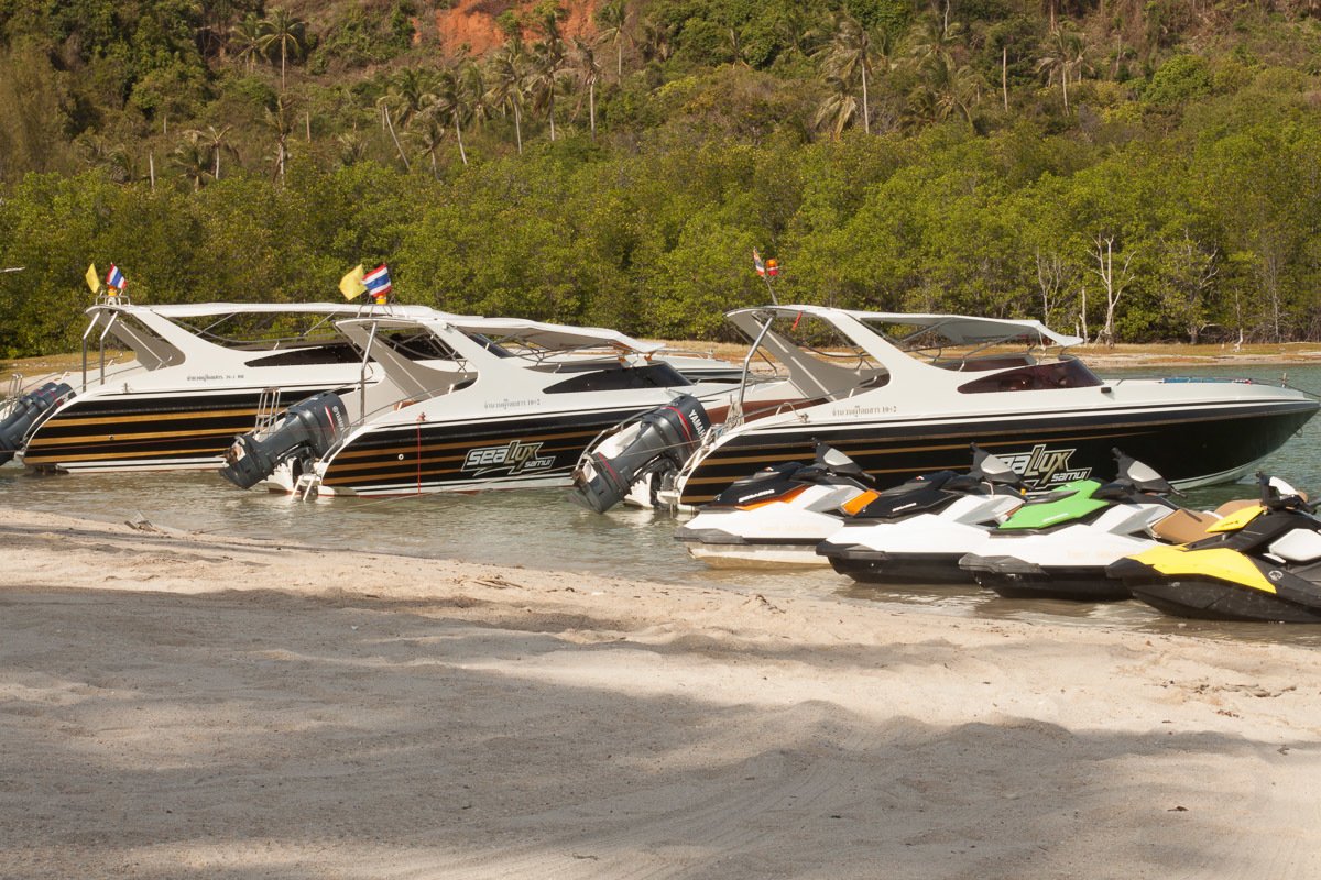 oceanasamui's tweet photo. Private Speedboat + Jet Skis = Fun! https://t.co/Hn3Kz0OhDH
#oceanasamui #samui #kohsamui #kosamui #samuijetski #samuitours #samuitravel https://t.co/yUto4y8Do9