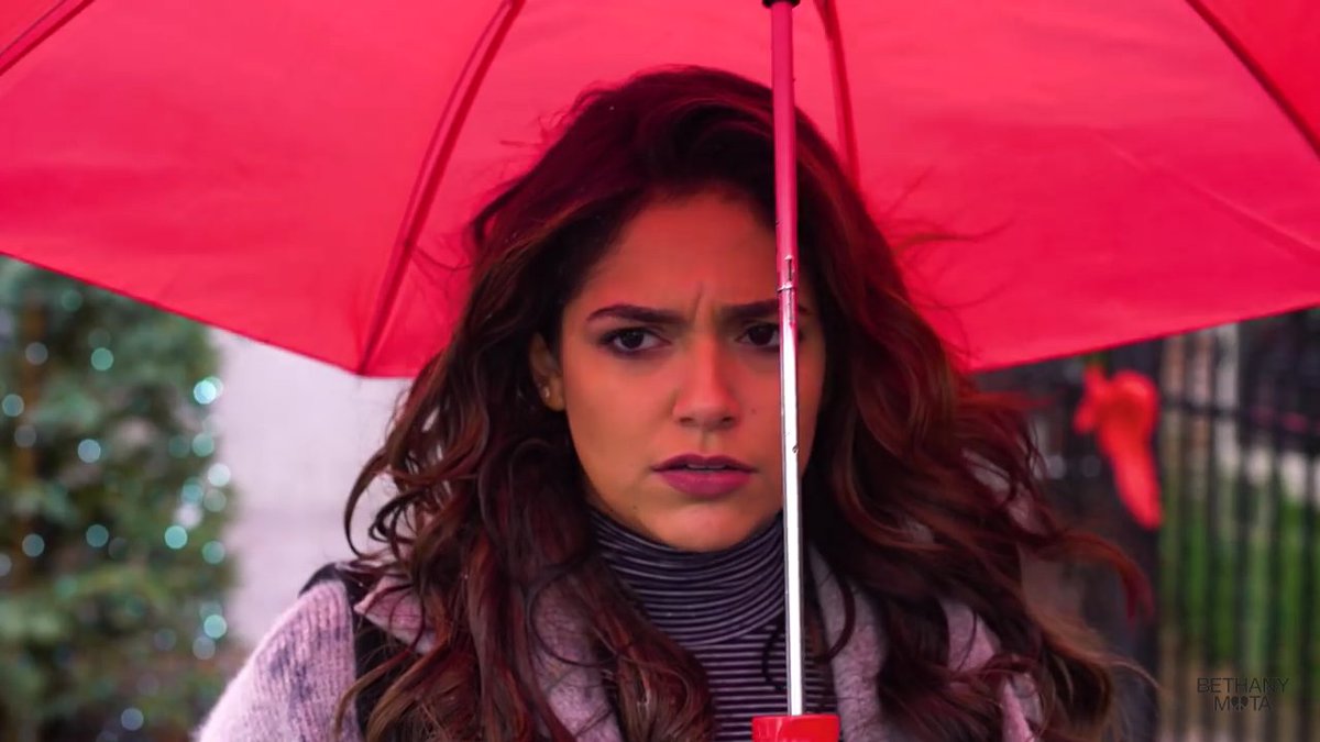 BethMotaBrasil's tweet photo. Capturas de Tela do novo vídeo da Beth mostrando sua rotina noturna do inverno! https://t.co/shoeWeE7ot