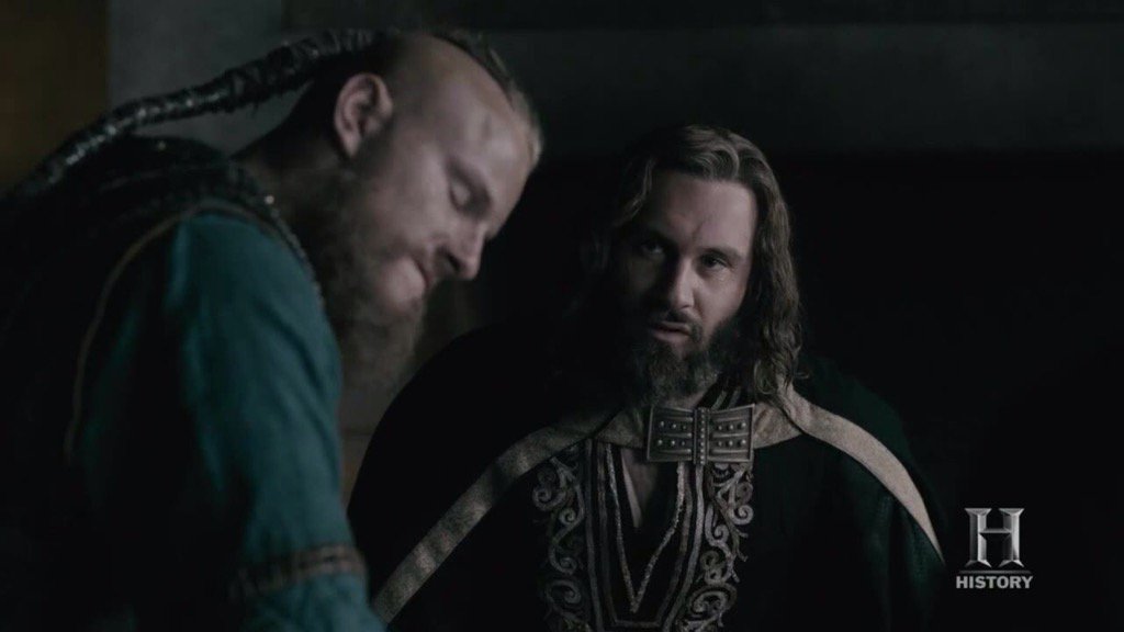 merli126's tweet photo. Wherever Rollo's allegiances lie, he's still a Viking at heart! https://t.co/NCsfgHauSH #whipclip https://t.co/O83kjqsBJU