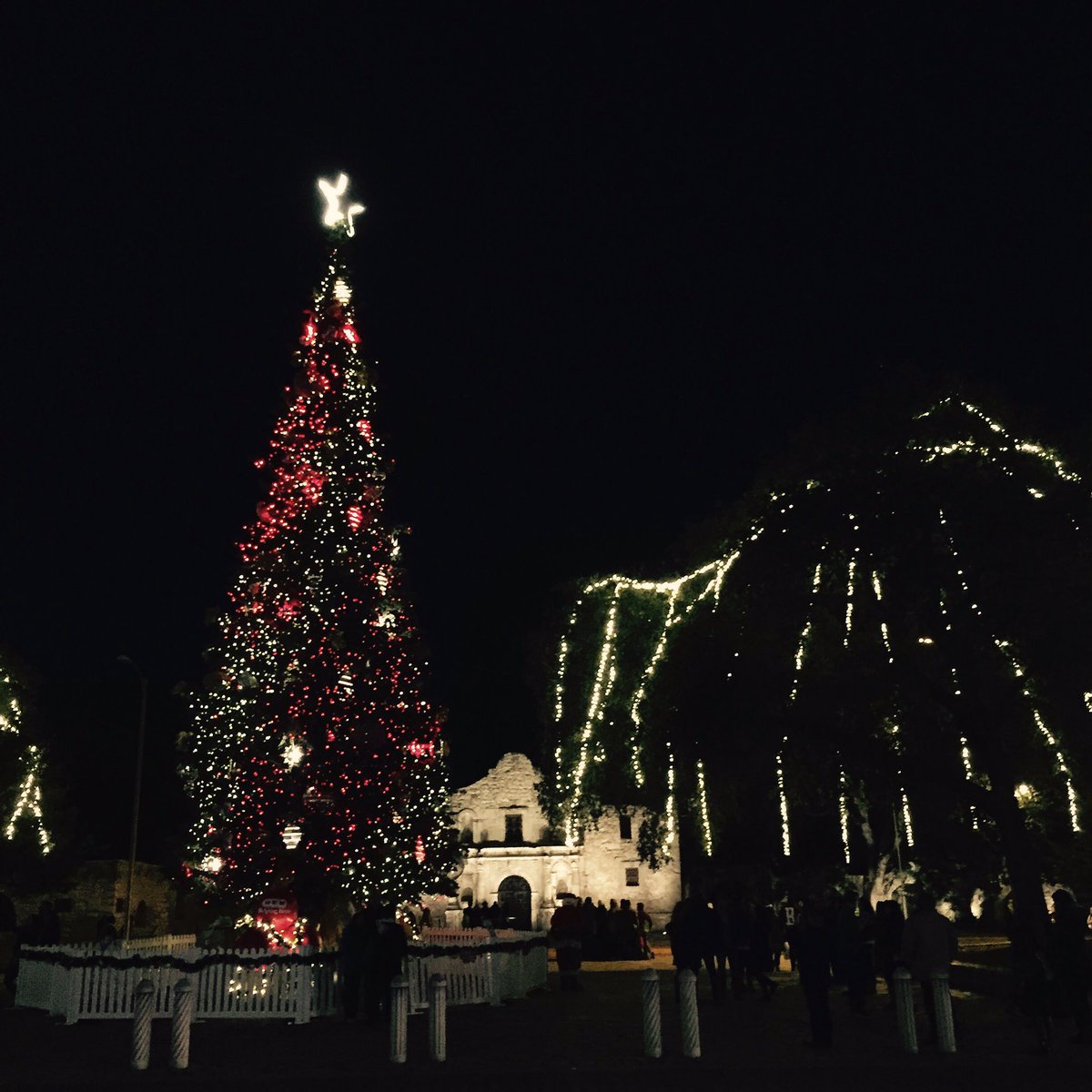 BoomerEye's tweet photo. Have you been to #TheAlamo in #SanAntonio? ❤ https://t.co/0YeVp8S8wl