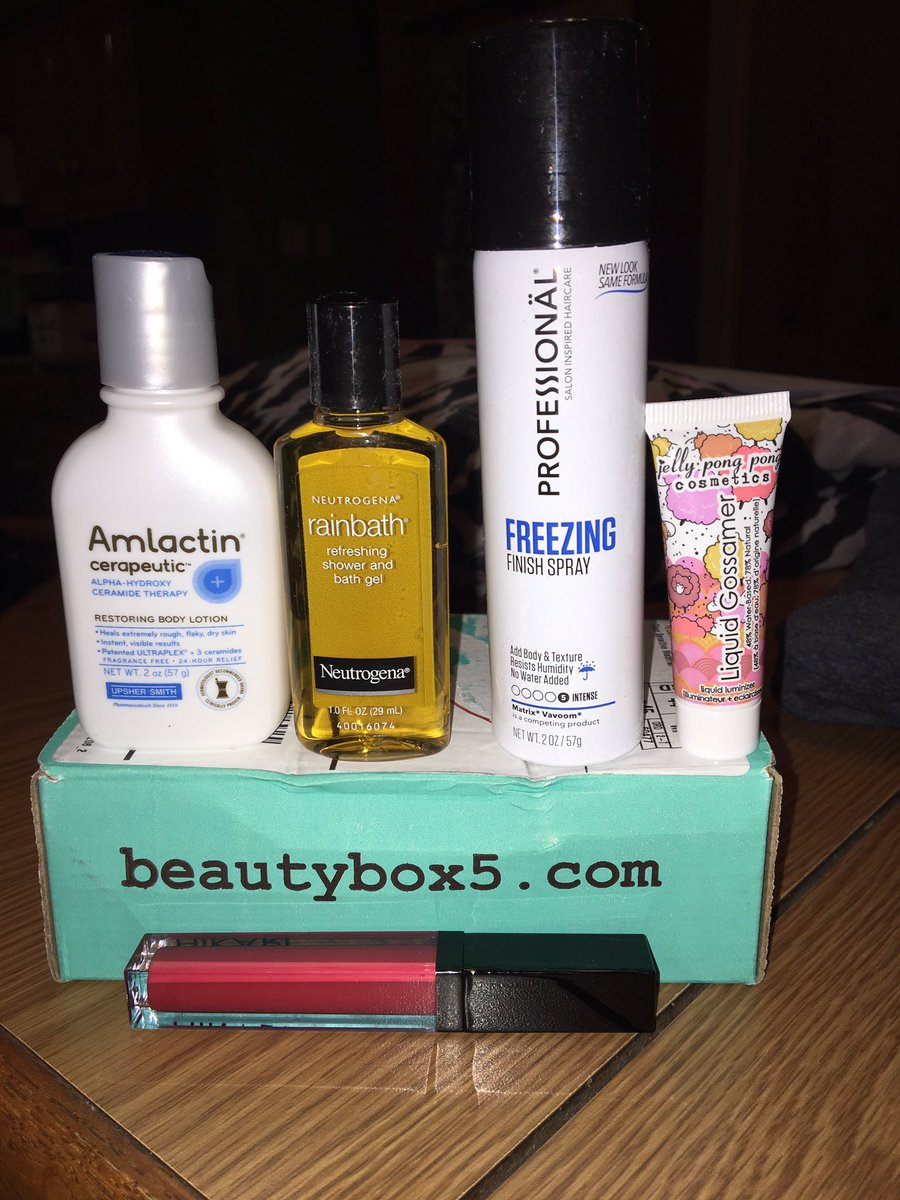 taytaymcdowell's tweet photo. My favorite product from this months @BeautyBox5 is the liquid gossamer! 💋👛🎀👄 #bb5fave https://t.co/LQIeSGMx03