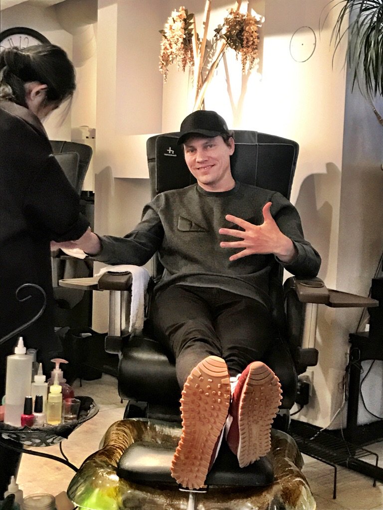 Leuke actie #Tijn en bedankt <a href="/HARDWELL/">Hardwell</a> Ik zal ook 1000 euro overmaken naar #SR16 en roep alle Dj's op hetzelfde te doen! #Lakaan