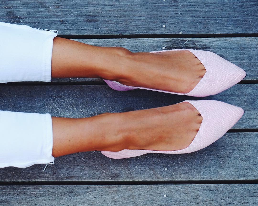 FashNerd | Plastic Bottles Ethically Re-engineered Into Waste-free Shoes 10ng.co/Rothy #FashionTech #Sustainability #3DKnitting