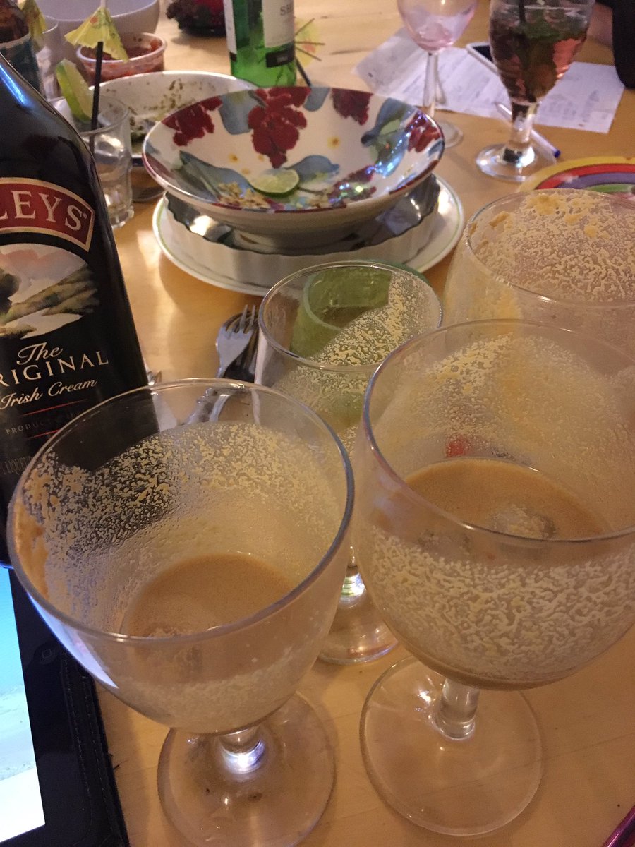 LibbyLawton's tweet photo. @BaileysOriginal HUN WTF! Went to have a 🎅🏼festive🎅🏼 baileys, and the whole bottle is curdled: sell by date is 2018.... explanation??!!!! https://t.co/K330Dsnbwo