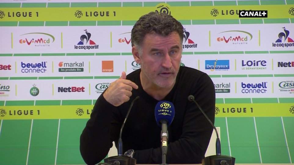 CanalplusFoot's tweet photo. C. Galtier : "Un terrain comme ça...C'est une honte ! Puisque personne ne veut l'ouvrir, c'est moi qui le ferai !" #ASSEASNL #JourDeFoot https://t.co/XwaDPFKtaV