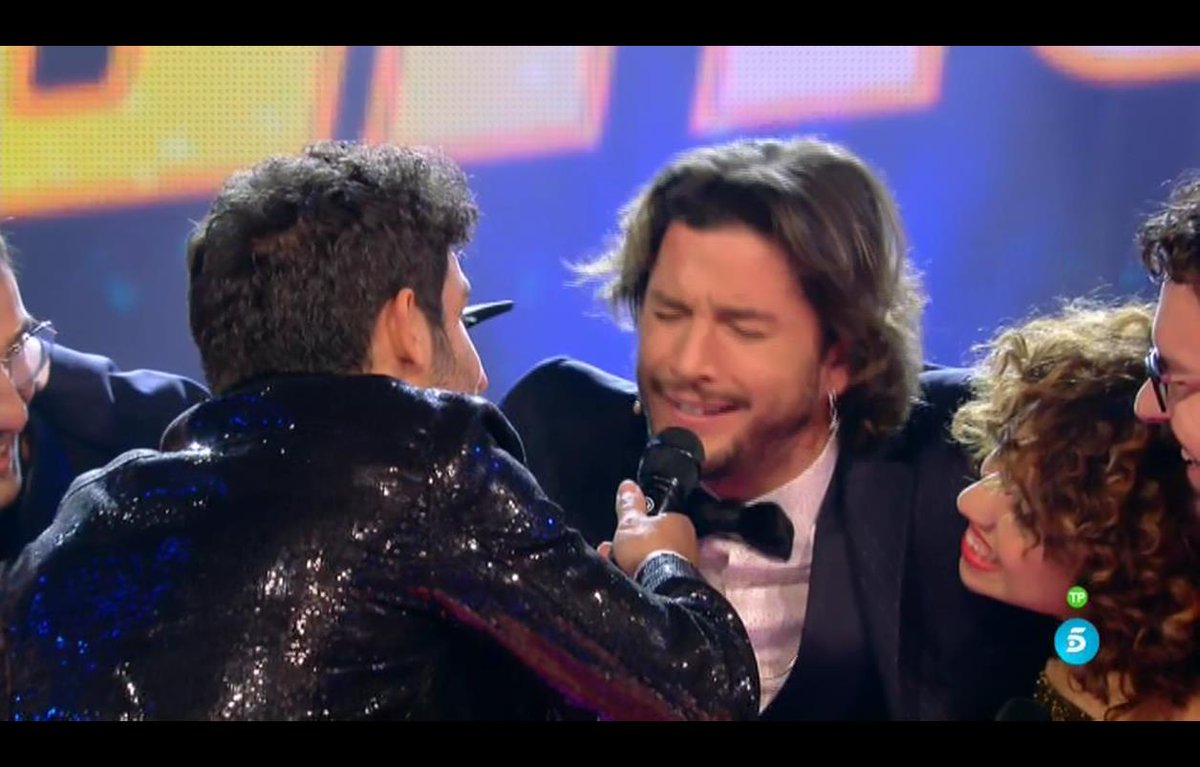 MusicTelecinco's tweet photo. Qué bonito ❤️ #LaVozFinal > https://t.co/ZWWybRIhiL https://t.co/Cr0G32aXsi