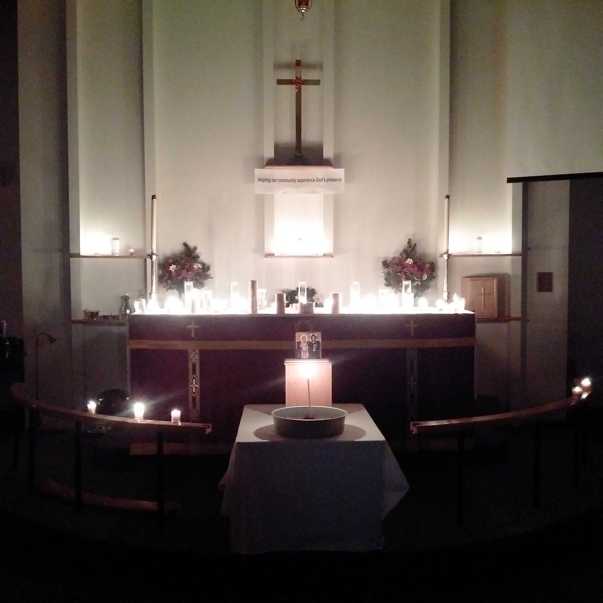 pmcnaug's tweet photo. Blue Christmas at St. Ninian Anglican Church December 21. https://t.co/Az0TTavTAj