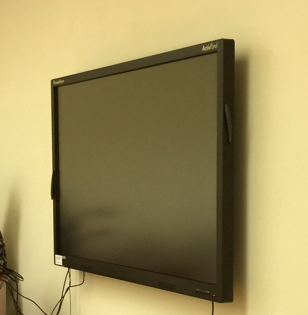 PigCityBooks's tweet image. Excited about our new #digitallearninglab in the technology dept. @dcsnc. New furniture, @Promethean & @makerbot.