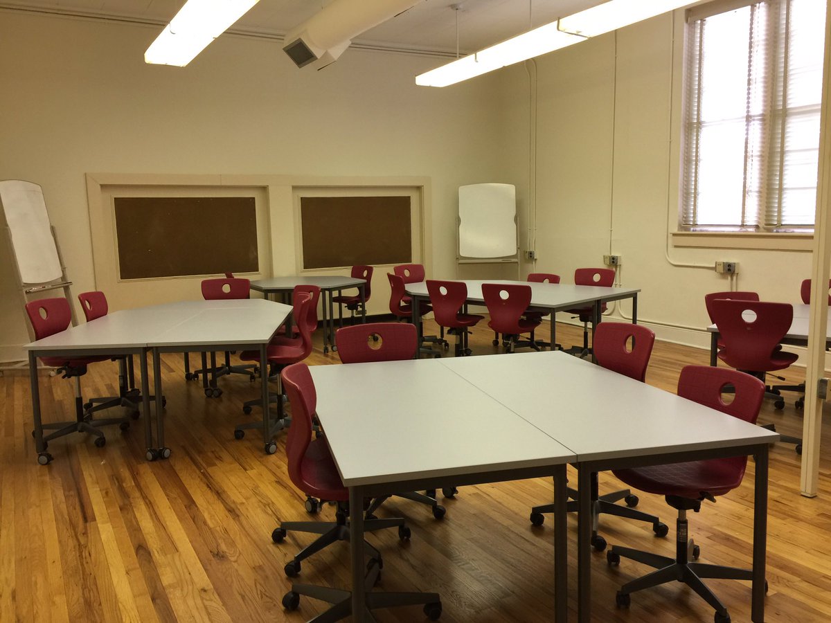 PigCityBooks's tweet image. Excited about our new #digitallearninglab in the technology dept. @dcsnc. New furniture, @Promethean & @makerbot.