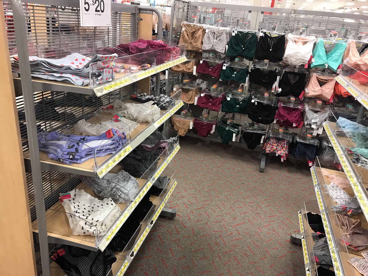TonyEnyi's tweet photo. Look at this great zone!! #SoFreshSoClean #ApparelBrandOnPoint @CristinErdman  @ShannonGehrmann @JenieBrisson @DSilvan https://t.co/yvQb04z2bq