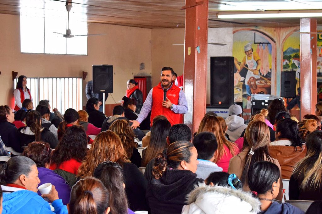 Prospera_MX's tweet photo. El Delegado @Pedro_Dgz se reunió con Vocales PROSPERA de Ciudad Juárez, Chihuahua. https://t.co/qTuCHBO2m6