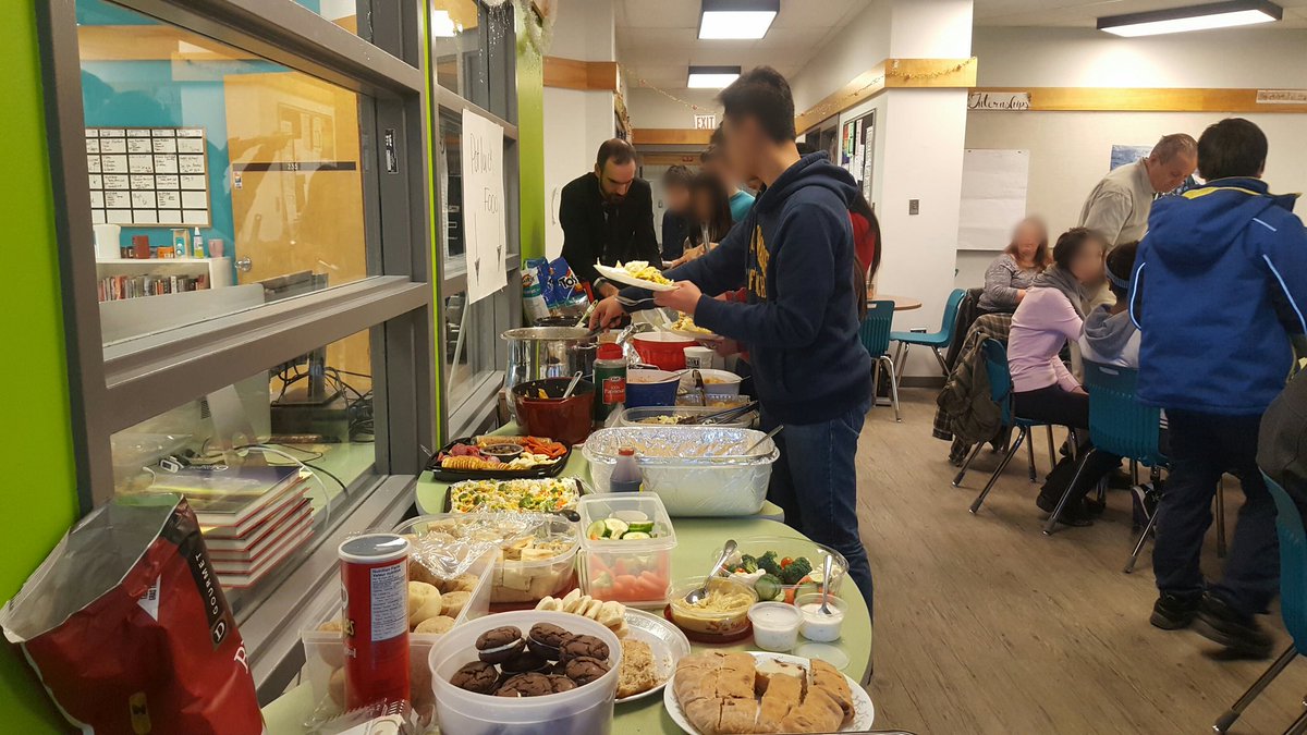 dombek_ml's tweet photo. Beautiful Met family lunch! Thanks for the hands that helped, food prepared, and those who came! @maplesmetschool happy holidays! https://t.co/dUbpjxHOQx