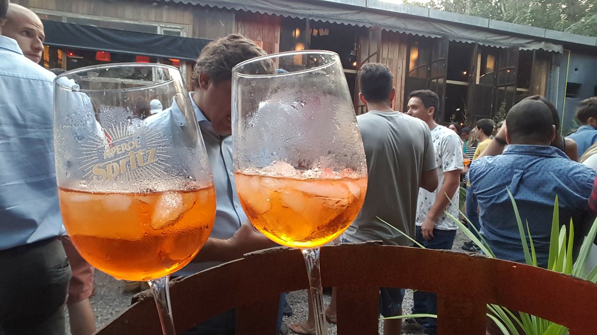 gusszab's tweet photo. @AperolArgentina #sunset @ElMercaditoAr https://t.co/BOm7ZTSraK