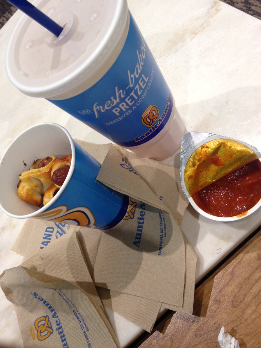 710KACE's tweet image. No Other Place Does It Like @AuntieAnnes 🙌💙 #PerfectVibes from the #PerfectPretzels