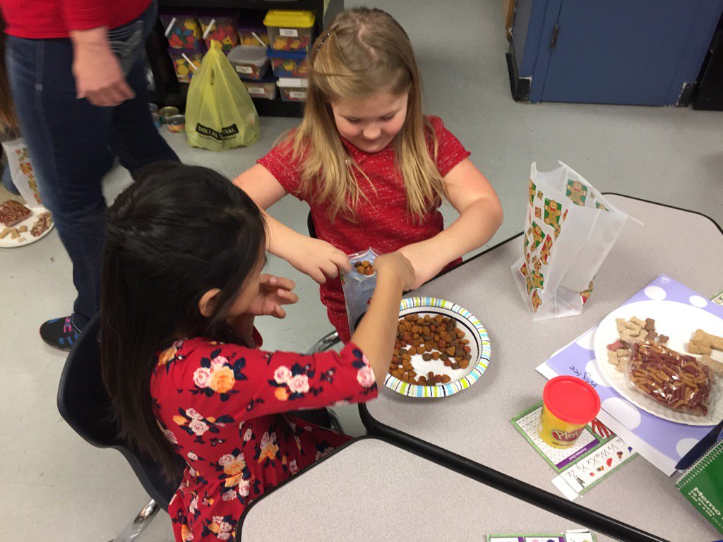 Riggs2Mrs's tweet photo. Students buddy up to make treat bags for the animals at the shelter #isdstrong #ottcubstrong https://t.co/lBmyESbJeG