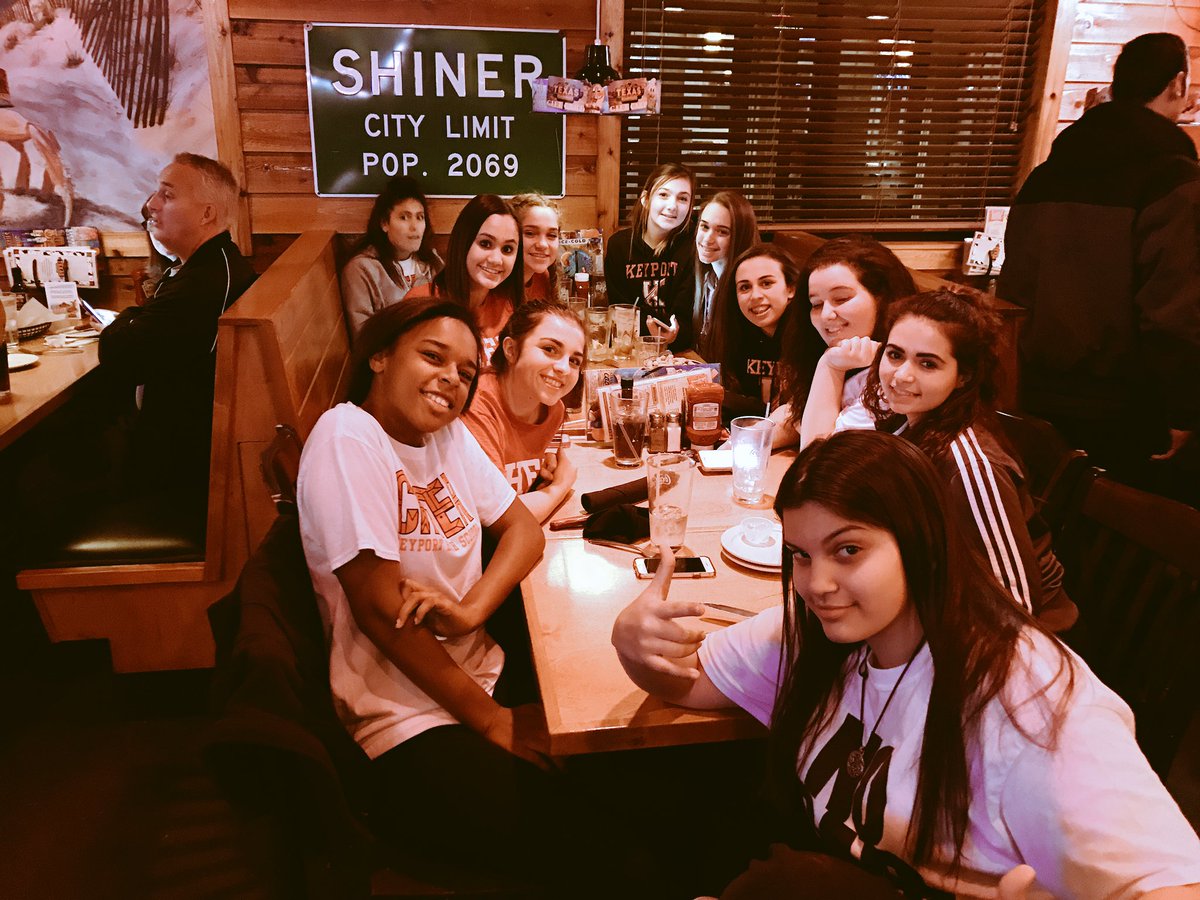 Keyport_Cheer's tweet image. Team bonding @ Texas Road House