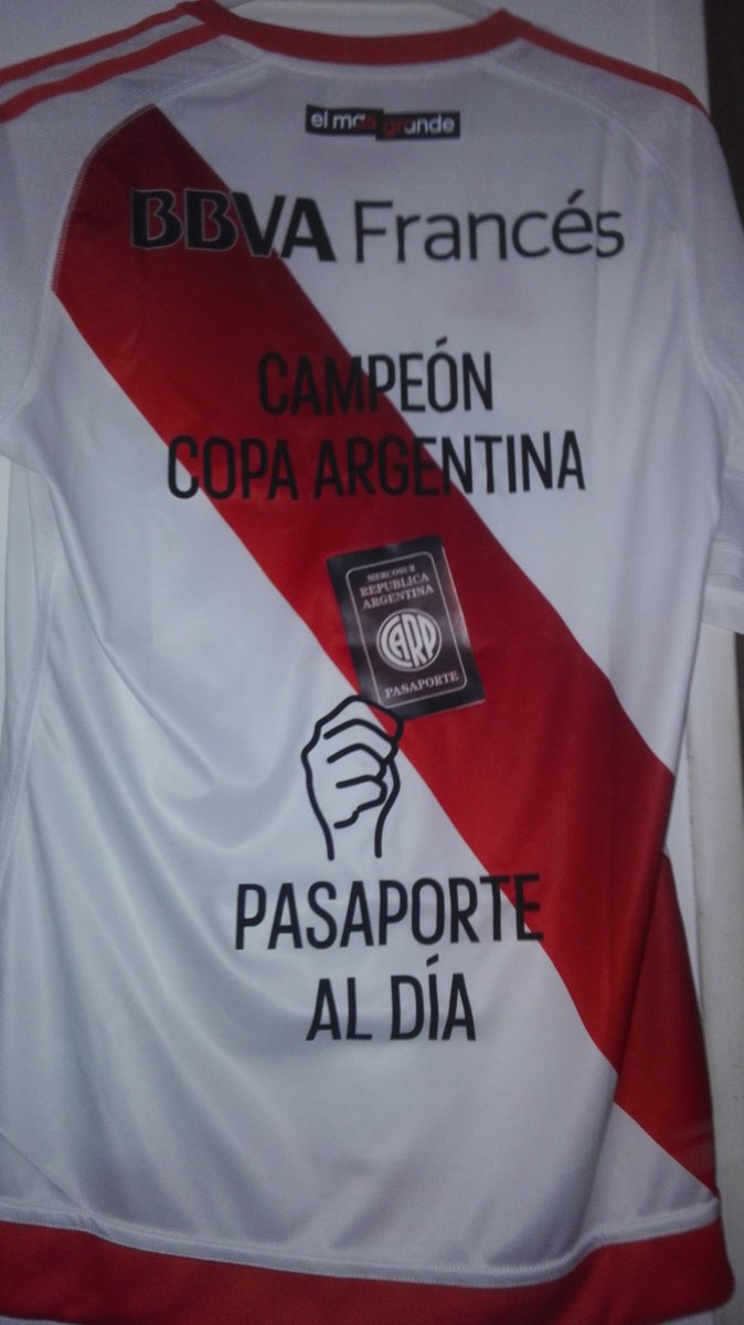 Sorteoooo la edición especial de @adidasAR!!! Hacé RT y participas. Mañana sale el ganador... Con pasaporte renovado...
