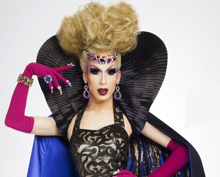 LogoTV's tweet photo. Beginning of 2016 vs End of 2016 https://t.co/Jbt9lkiXDf