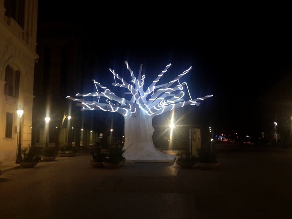 L'albero di Natale del Luglio Musicale Trapanese, disegnato da Michał Zaniecki per l'opera Macbeth di G. Verdi #lugliomusicale