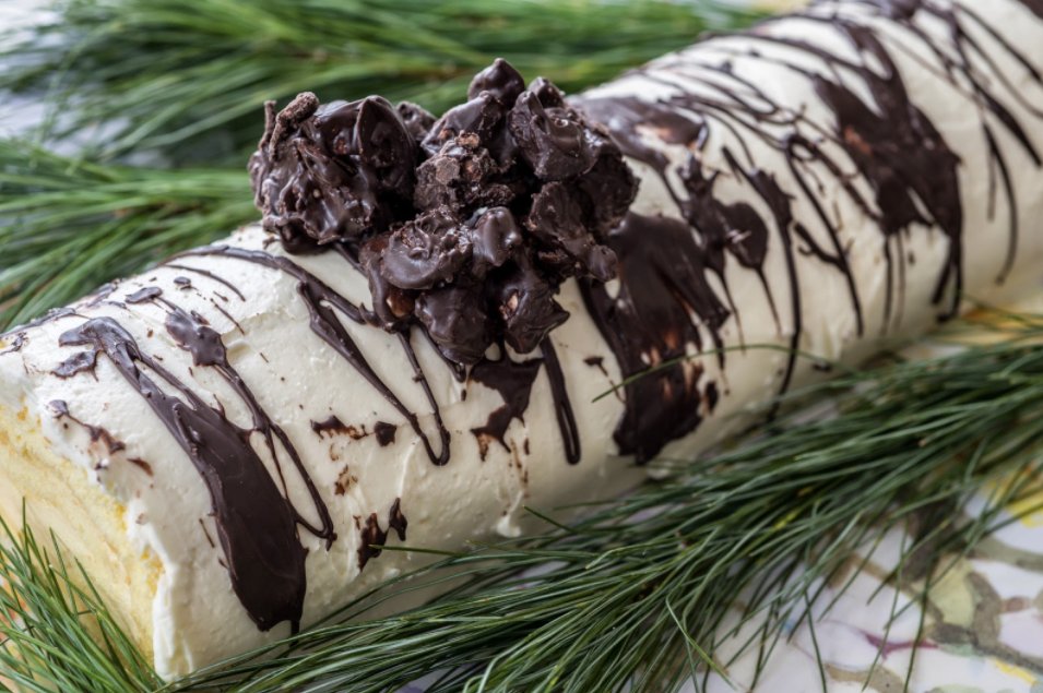 KDM_Test's tweet image. Dec. offers so many other treats that we sort of lay low on the cake front. But here's a few Yule log or Buche de Noel cakes. ❤️  the birch!