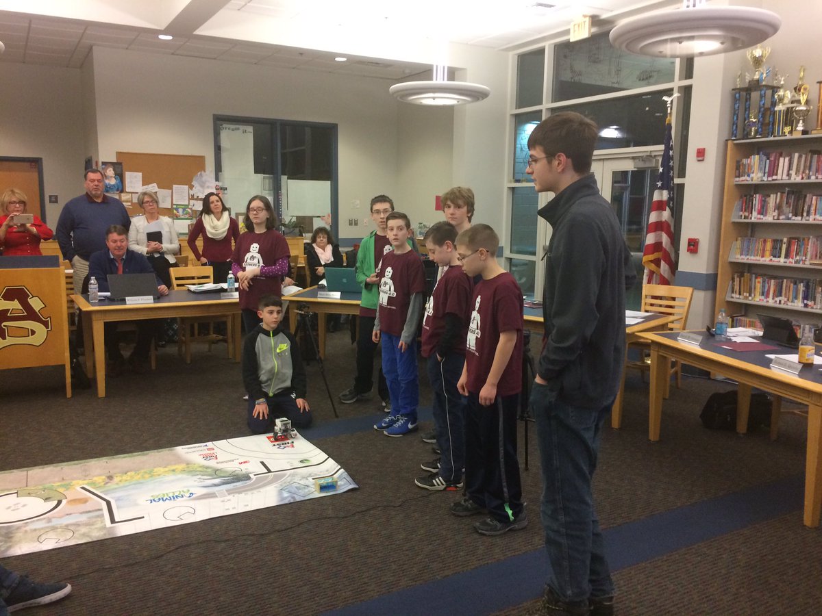 ASRSD1's tweet photo. ASRMS lego robotic team presentation #panthers4.0 #andromedaOne #ASRSD https://t.co/Hu0NEkVdBZ