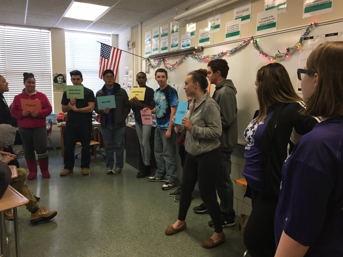 R-H Link Crew 16-17 tweet media