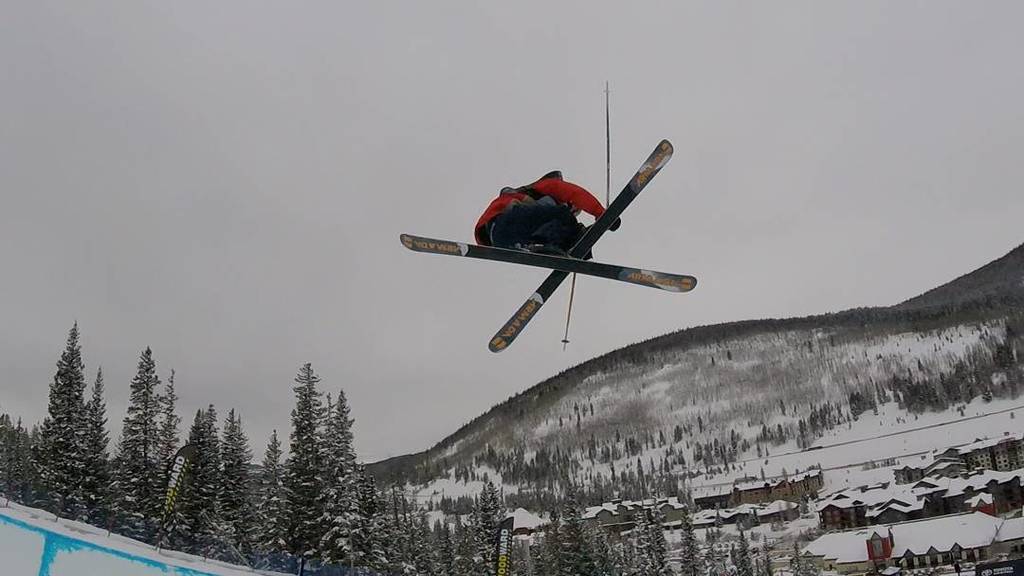 🎿❄☁ Up in the sky snap of @alex_ferreira3 blasting a huge left dub 12 at the <a href="/usfreeskiing/">usfreeskiing</a>… ift.tt/2ihfFIM