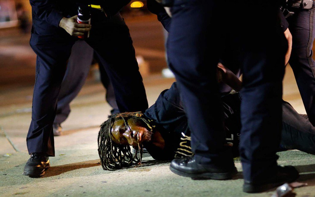 FergusonCoverUp's tweet photo. US Called Out For #PoliceBrutality and Human Rights Violations by UN Review https://t.co/fA7xq2pSWr #FergusonCoverUp https://t.co/UP9jgibJRT