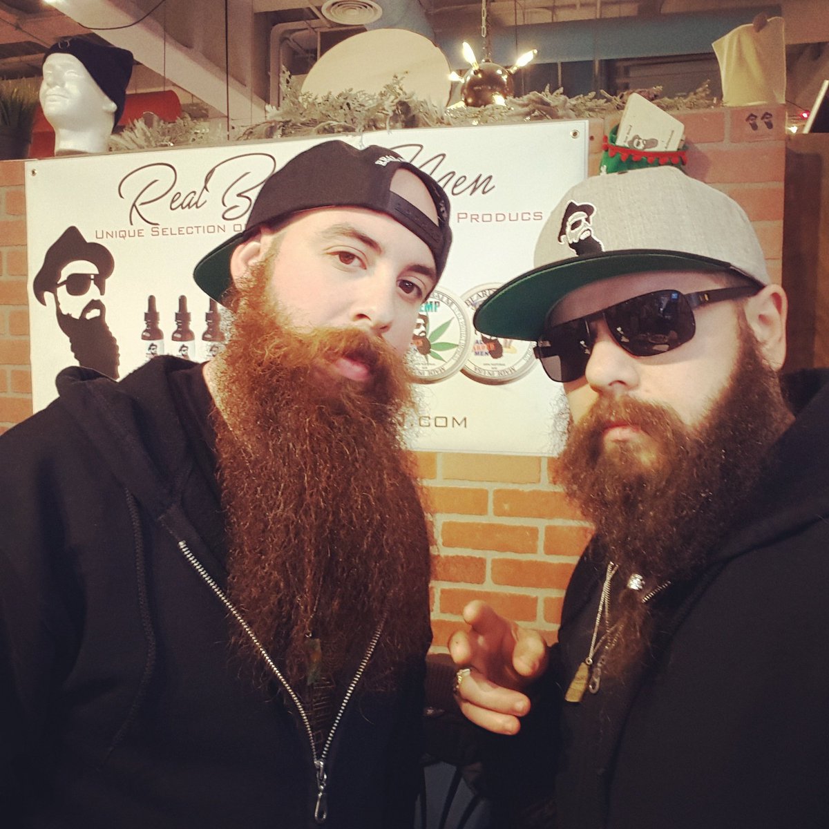 RealBeardedMen's tweet photo. #BestSelfies2016 @artistsandfleas #beardlife #afinchelsea #artistsandfleas #realbeardedmen https://t.co/Scz4mP7E1j https://t.co/m3O5kRp3yi
