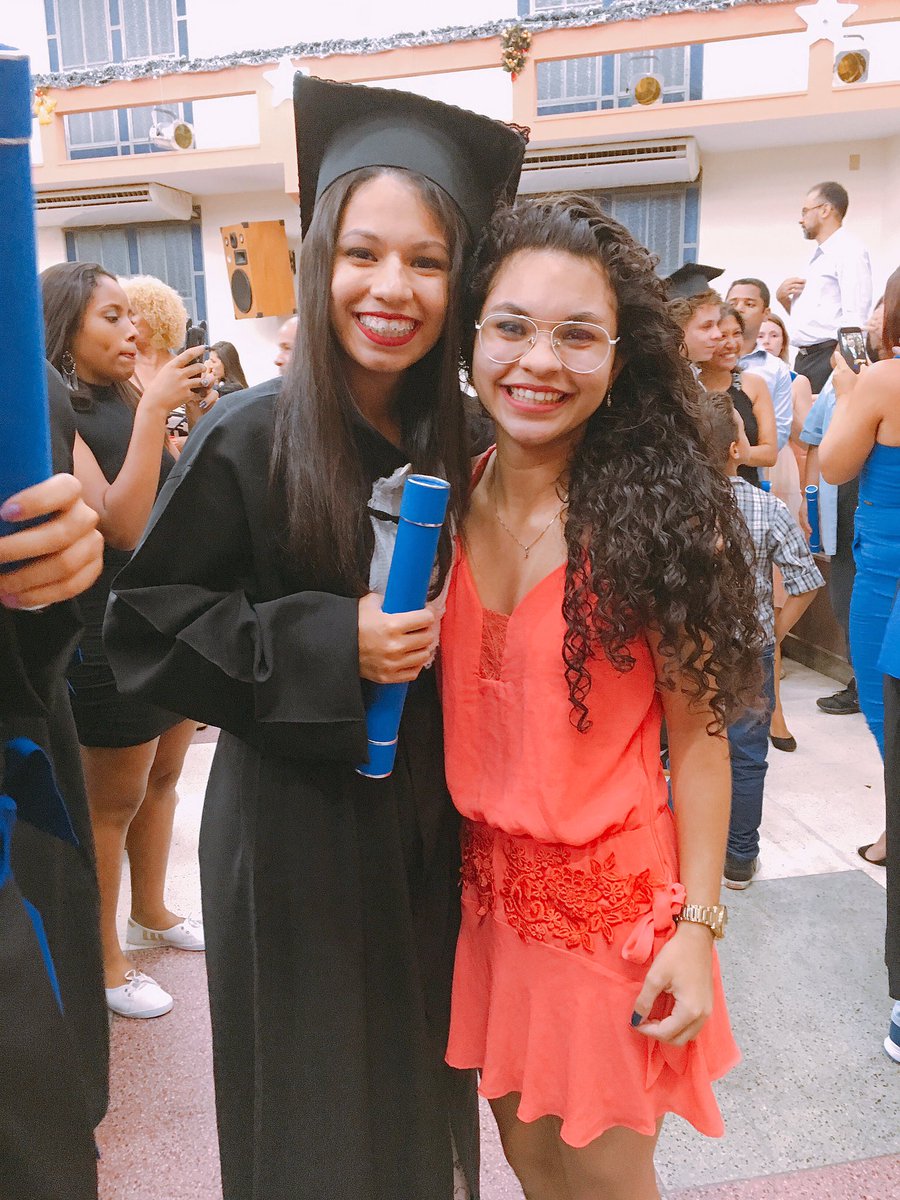 n_mands's tweet photo. BRUNA FORMOU ! 💞 #Formanda2016 🎓📚 https://t.co/KF16NYtCRg