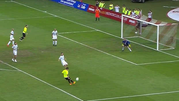 ESPNBrasil's tweet image. Luis Mário manda da cavadinha e marca um golaço em Pato Abbondanzieri es.pn/2heqXl8