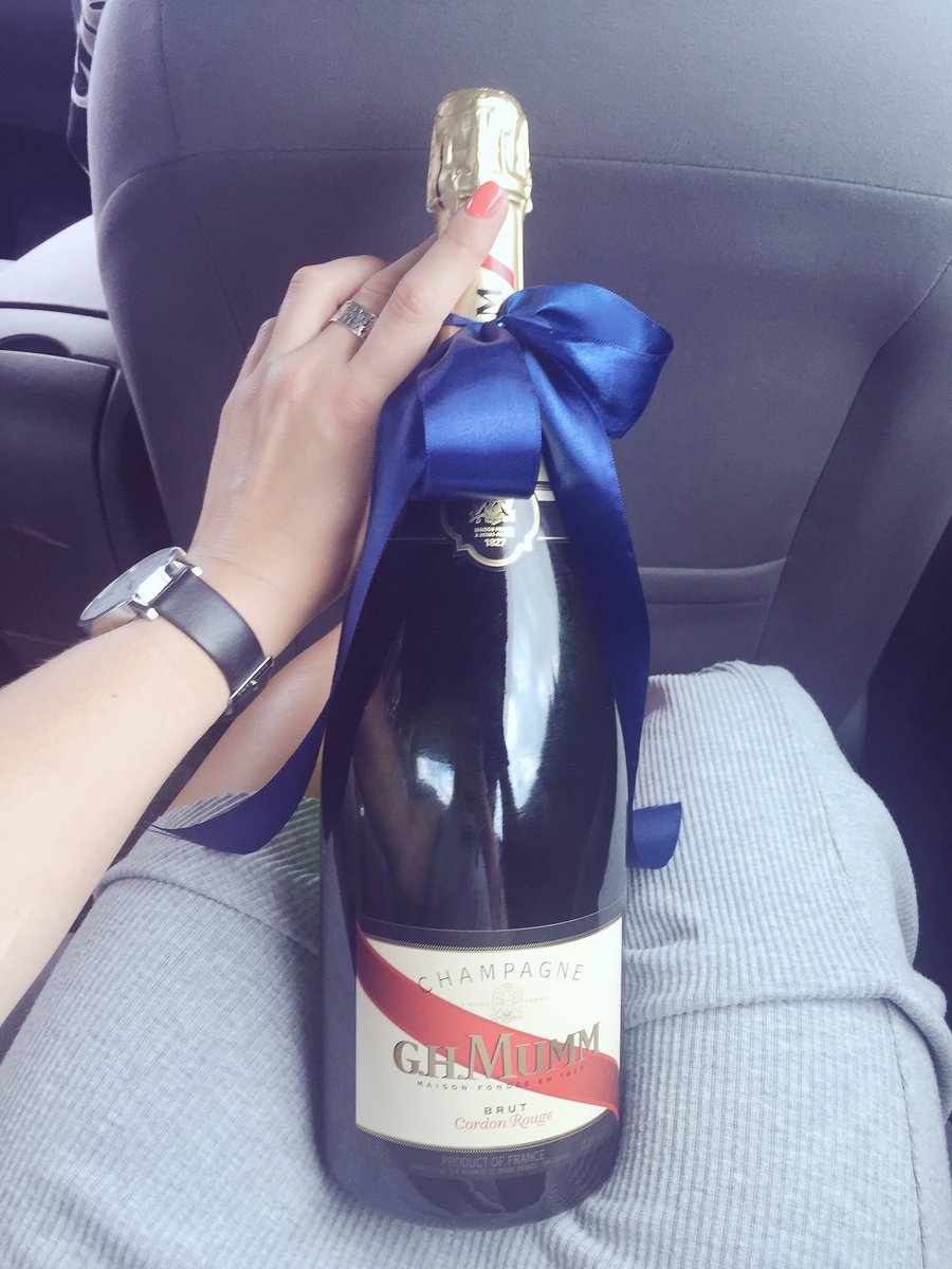 Well, that's the first year of Say Hello done and dusted, thanks for all your support! Now..time to celebrate with this magnum 🍾 #NZrec