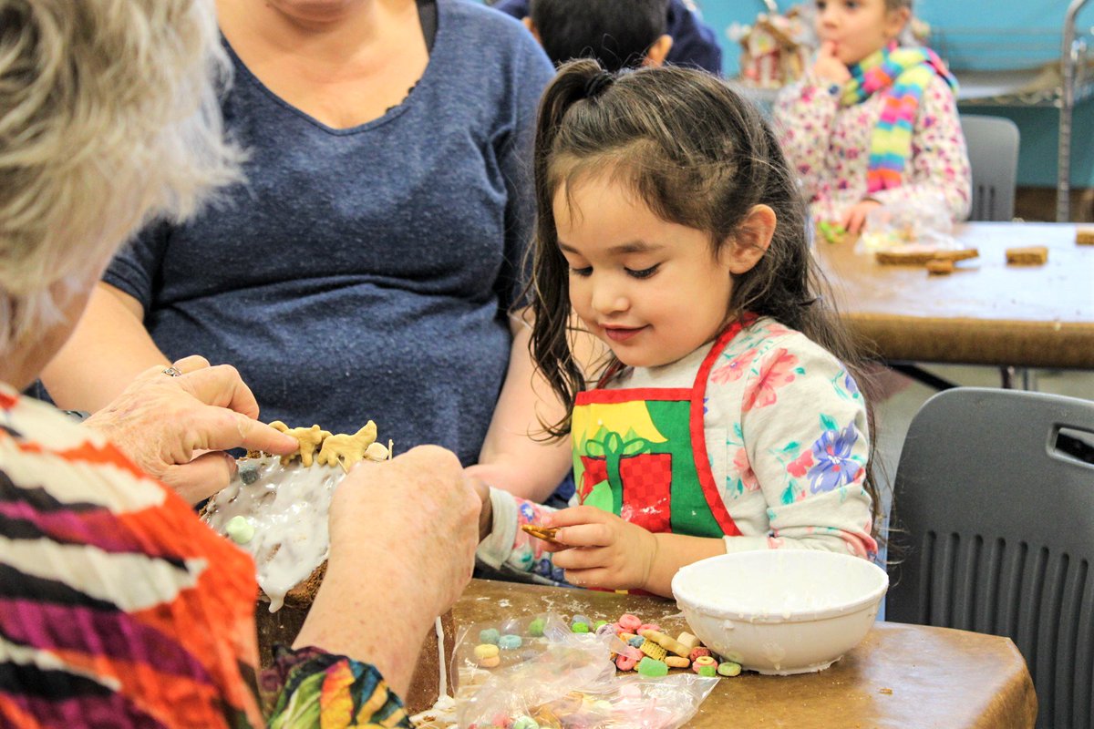 ThinkeryATX's tweet photo. Looking for some festive, family-friendly holiday fun? #GingerbreadWorkshops continue through Saturday, December 24. https://t.co/9kW1sCmuvo https://t.co/KYnoB19tUS
