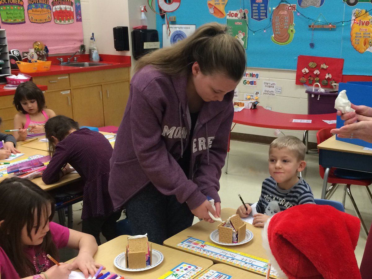 JDEschool's tweet photo. JDES hosted an Australian gr7 student who read them a koala story and taught them about Aussie Xmas, they taught her about winter and snow https://t.co/QDksVTUZv5