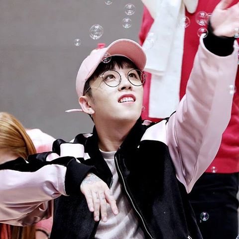 SavageKuroo's tweet photo. Blessing Souls day by day with this smol bean cutie 😤💙
#Taeil #BlockB https://t.co/L6E8vIypBz