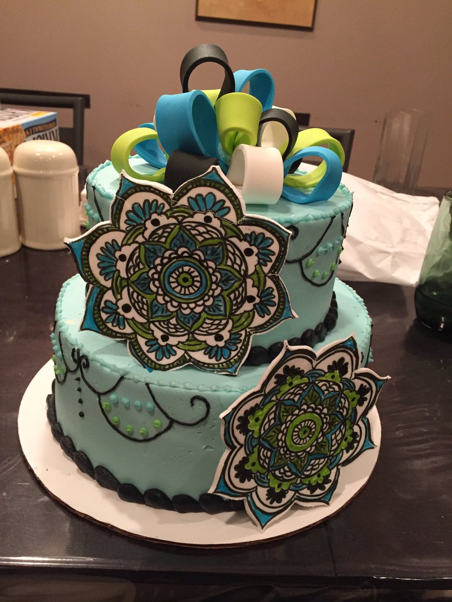 lindsayann45's tweet photo. let's talk about this cake that was delivered to my house that my amazing boyfriend designed with all my favs. he gets better everyday 💙💚💙 https://t.co/ZAWgv5CcwG