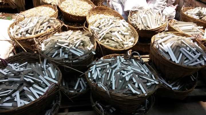 ISEE_Mosaic's tweet photo. Now making mosaic, our factory.@ISEE_Mosaic #GlassMosaic,#MarbleMosaic,#Mosaic,#WhiteMosaic,#Mosico https://t.co/CyYRxJD7mE